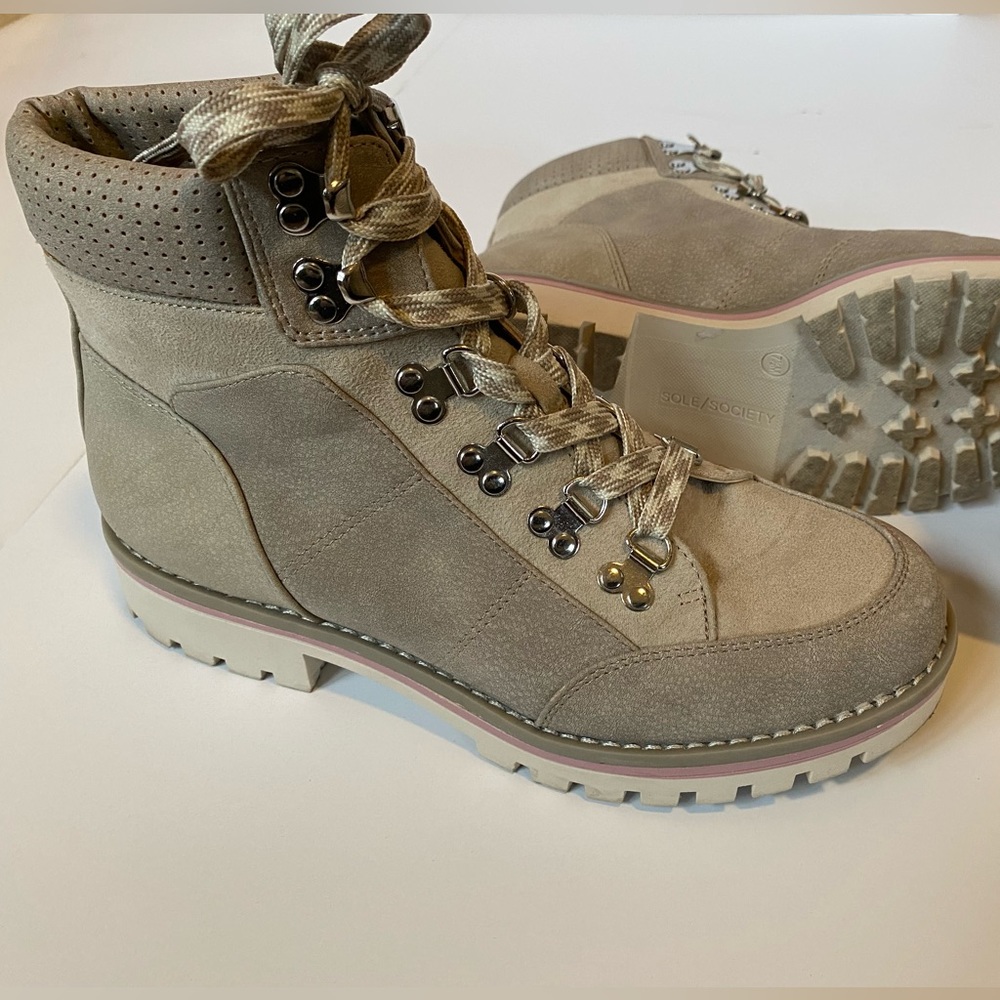 Sole Society So-Taleese Glaze/White Joey Boot